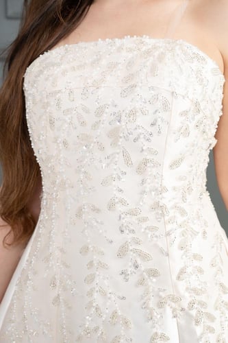 فستان سهرة بنطريز كلفه منطقه الصدر