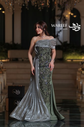 فستان سهرة زيتي طويل من التفتة والتول بتصميم وان ش...