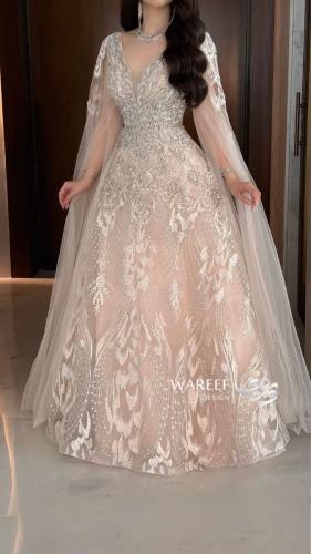 فستان سهرة بيج بتطريز لامع وأكمام طويلة واسعة لمسة...