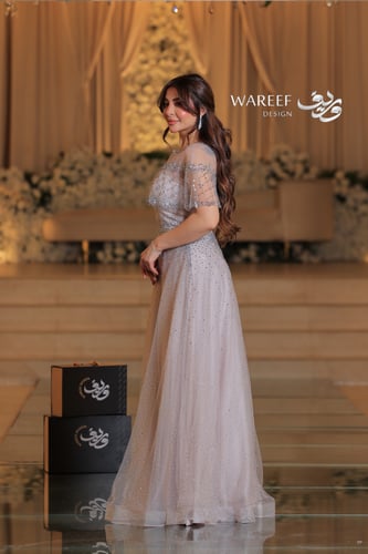 فستان بيج مزين بالتطريز الفخم