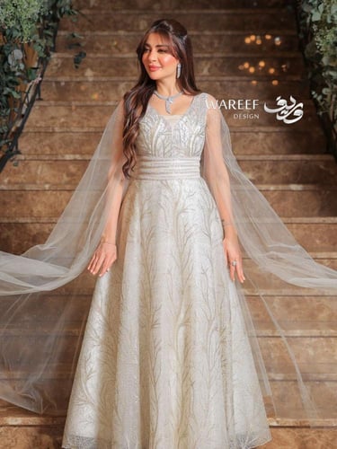 فستان سهرة بيج بأكمام طويلة وتطريز كمبيوتر – تصميم...