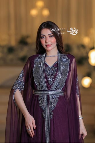 جلابية بتطريز فاخر وأكمام كاب شفافة