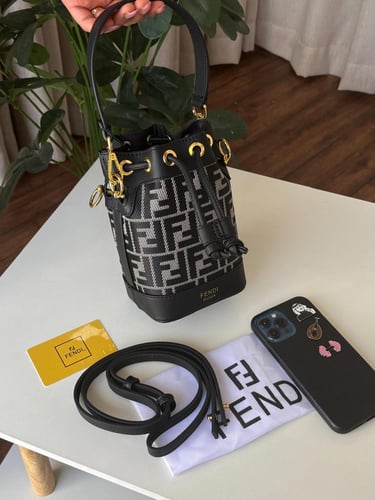 شنطة فندي باكيت أسود بنقشة FF فاخرة 👜✨