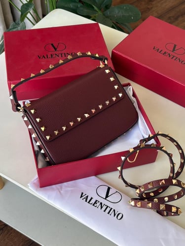 شنطة فالنتينو روكستد خمري فاخر 👜✨