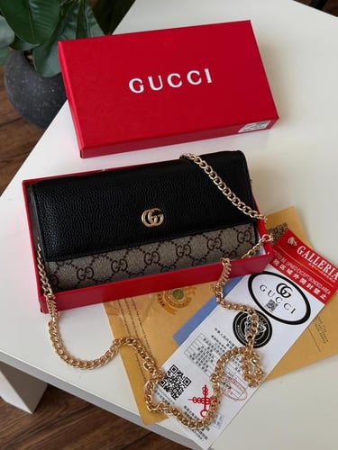 شنطة قوتشي نسائية فاخرة بسلسلة ذهبية ✨👜