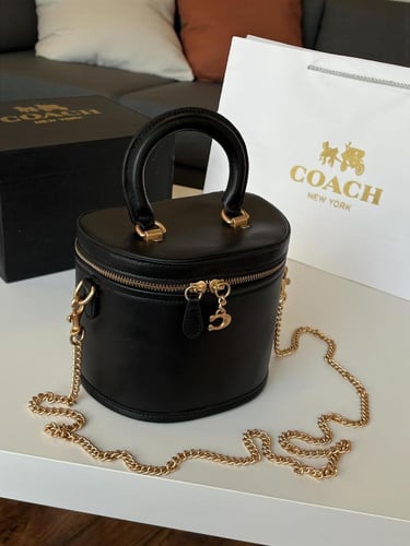 شنطة كوتش دائرية كلاسيك - لون أسود فخم 🖤✨