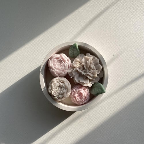 Floral Bliss - Medium Circle - شموع يدوية متوسطة ا...