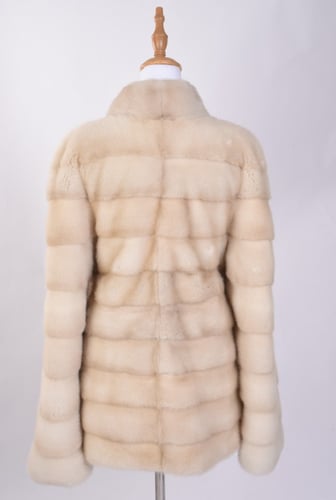 جاكيت فرو منك طبيعي