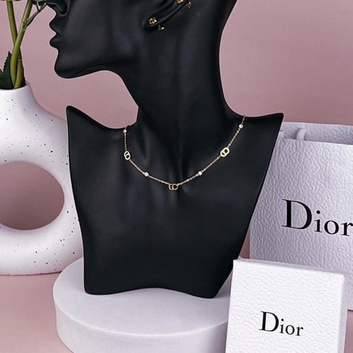 بوكيه مع سلسال ماستر كواليتي من ماركه ديور ماستر ك...