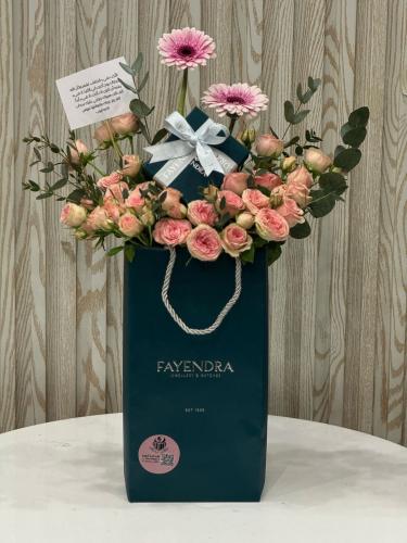 باقة ورود مع هدية فاخرة