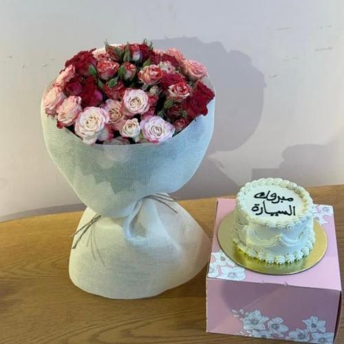 كيكه مع باقه ورد