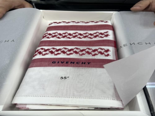 هدايارجالي شماغ مع قماش مع بوكيه ورد ماستر كواليتي