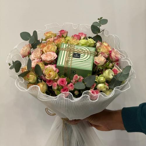 حلاوه. باتشي مع بوكيه ورد