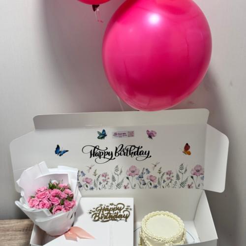 هديه عيد ميلاد كيكه مع البوكس مع الورد