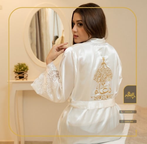 روب عرايس دانتيل لون أبيض