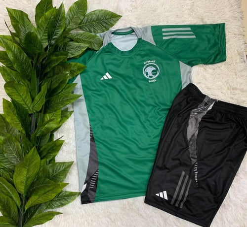 طقم المنتخب السعودي الاخضر