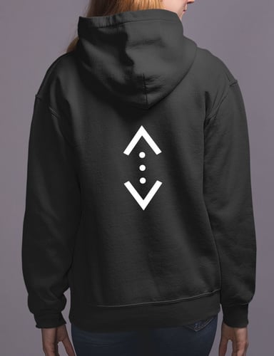 بلوفر نسائي رسمه او عبارة