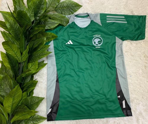 طقم المنتخب السعودي الاخضر