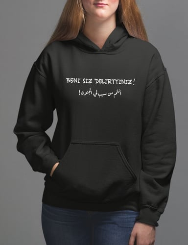 بلوفر نسائي رسمه او عبارة