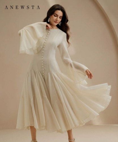 فستان أنيق أبيض