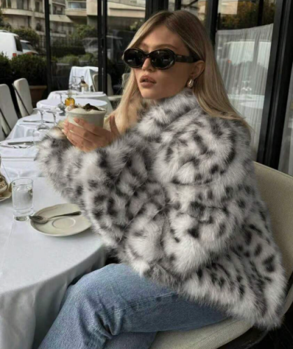 معطف نسائي من الفرو الصناعي بطبعة نمر