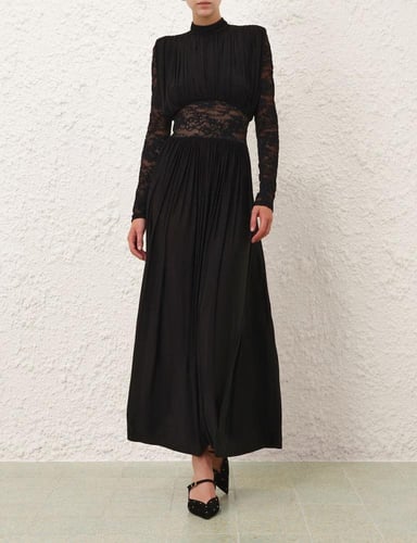 فستان سهرة أسود طويل بأكمام دانتيل