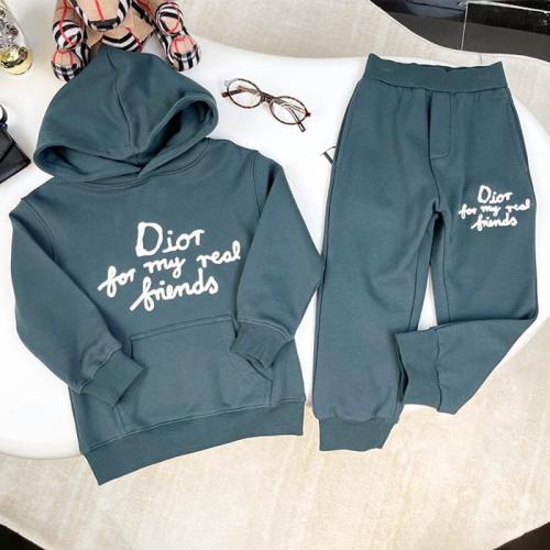 طقم كاجوال للأطفال بتصميم رياضي عصري