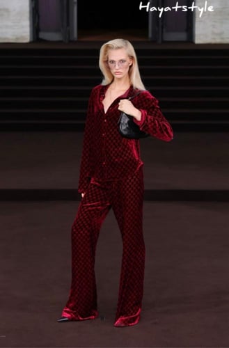 طقم نسائي مخمل