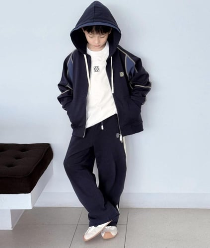 طقم هودي وبنطال مريح لطلعات الأطفال