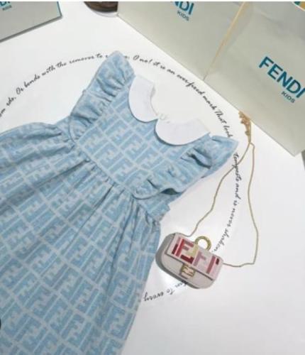 فستان بناتي سماوي بنقشة هندسية وياقة بيضاء