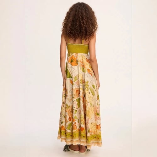 فستان ماكسي بنقوش جغرافية وألوان ترابية