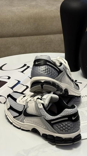NIKE ZOOM VOMERO