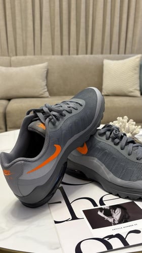 NIKE AIR MAX INVIGOR