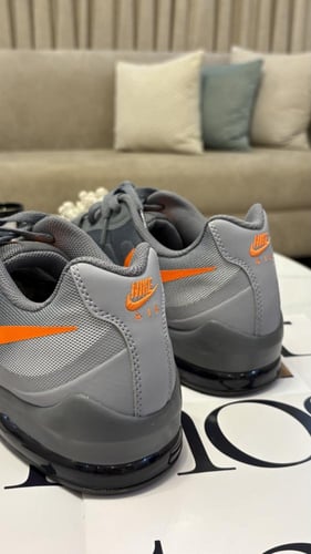 NIKE AIR MAX INVIGOR