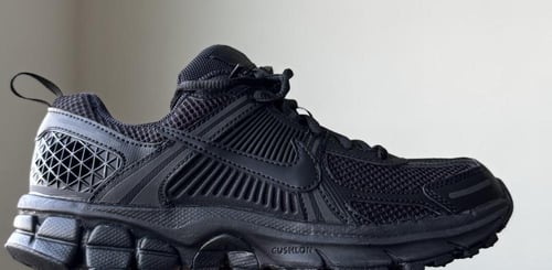 Nike Zoom Vomero 5 | Light