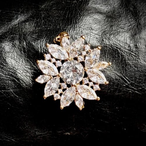 The lunar bloom | لونار بلوم بروش مطلي