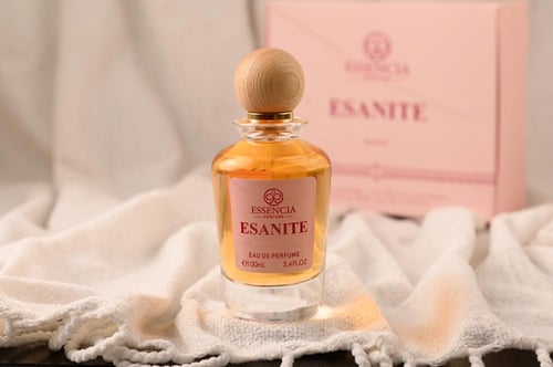 عطر ايسانيت من إسنسيا