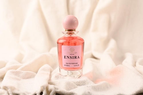 عطر اينسيرا من إسنسيا