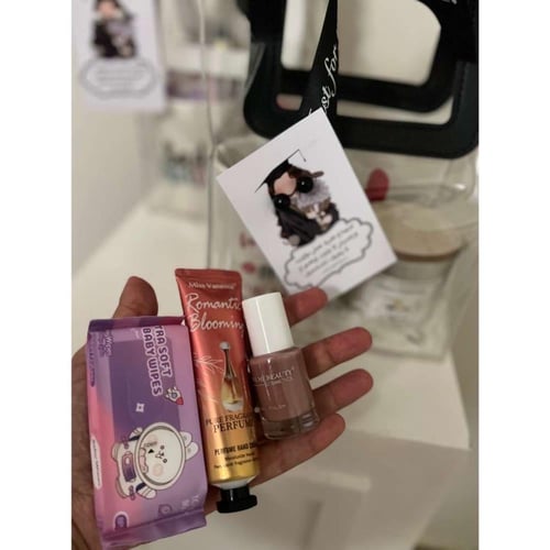 شنطه جلد مع كوب وشمعه