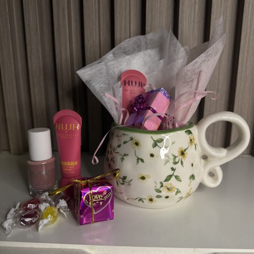 أنوثه في كوب