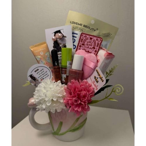 كوب انيق مع باقه ميك اب