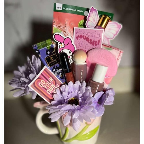 كوب انيق مع باقه ميك اب