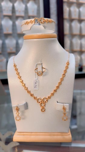 بكج العروس يتكون من 14 قطعه فاخره ذهب صافي عيار 21