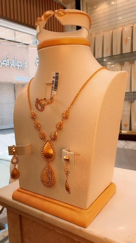 طقم المطفي تصميم الدمعه ذهب صافي عيار 21