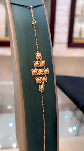 طقم كرسي الهرم ذهب صافي عيار 21