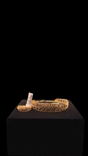 طقم سوارة وخاتم تصميم ناعم وجميل ذهب صافي عيار 21