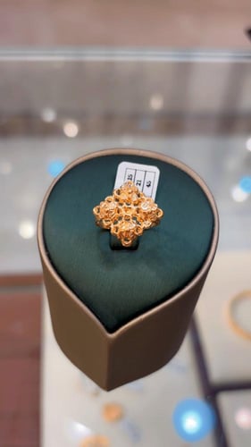 طقم كرسي الهرم ذهب صافي عيار 21