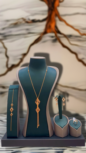 طقم تصميم الهرم شكل جميل وفاخر ذهب صافي عيار 21