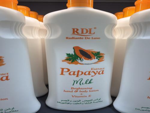 Hand whitening lotion with papaya extract and milk