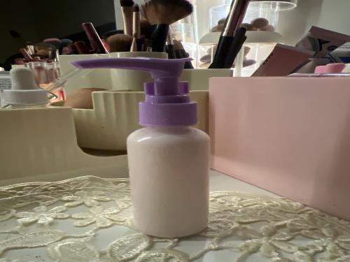 A whitening mixture for sensitive areas, elbows, a...